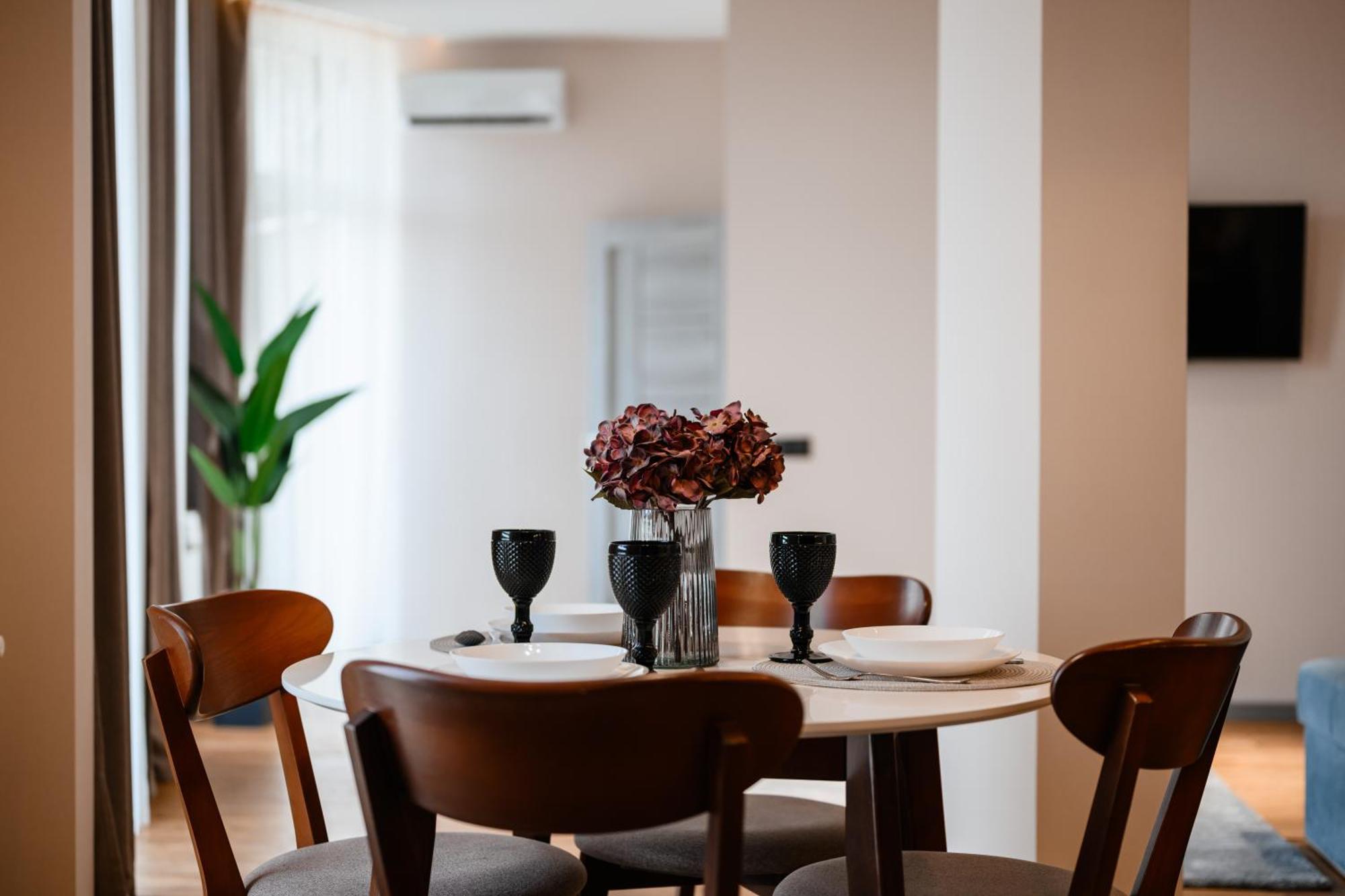Luxury Apartments Smart House Uzhhorod Bagian luar foto
