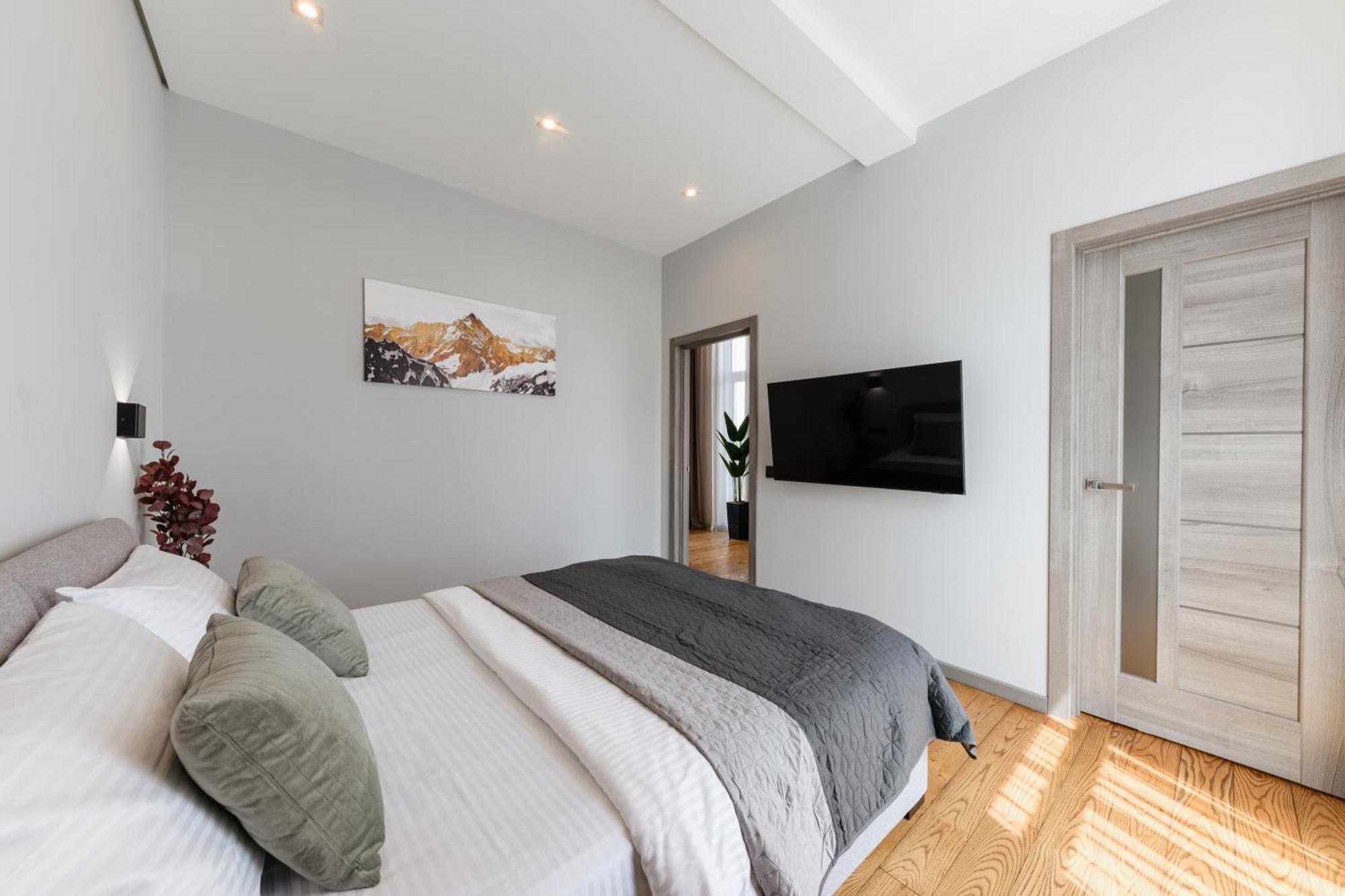 Luxury Apartments Smart House Uzhhorod Bagian luar foto